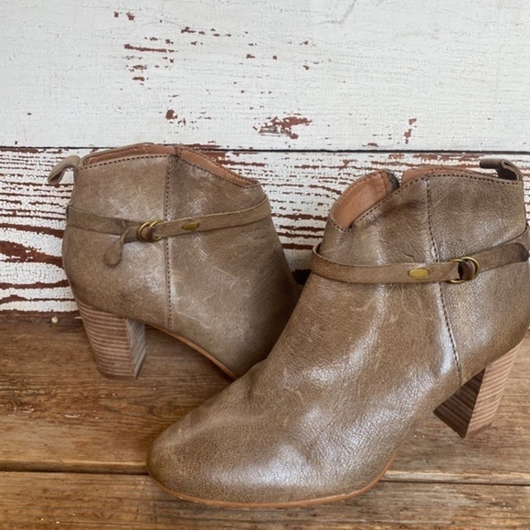 Lucky Brand Zip Buckle Tan Bootie  7 - Picture 3 of 7